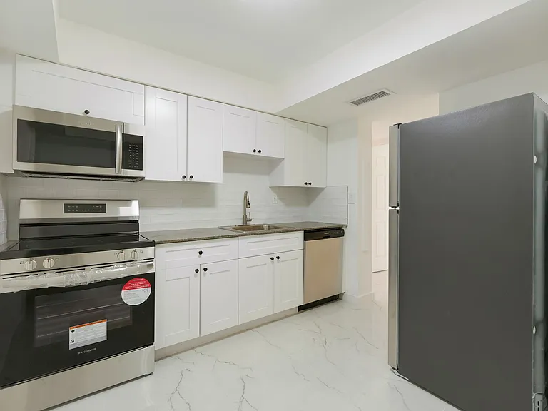 The Oaks Apartments — Photo 20