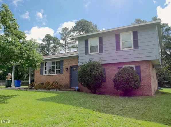 194 Paddlewheel Rd, Fayetteville, NC 28314