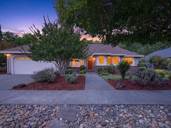 5th image of 4795 Hillsboro Circle
