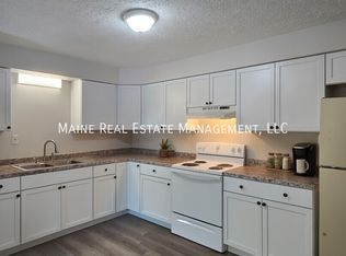 16 Hillside Ln APT 3, Lewiston, ME 04240