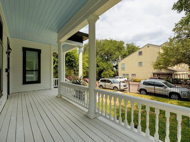 901 Shoal Cliff Ct — Photo 2