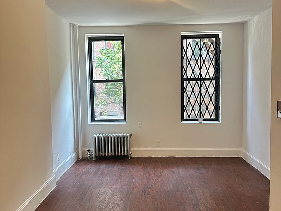 2nd image of 454 W 45th St APT 2FW