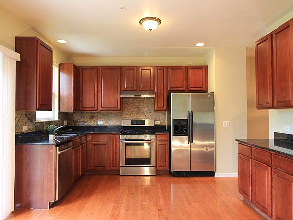 3rd image of 802 Spencer Ln