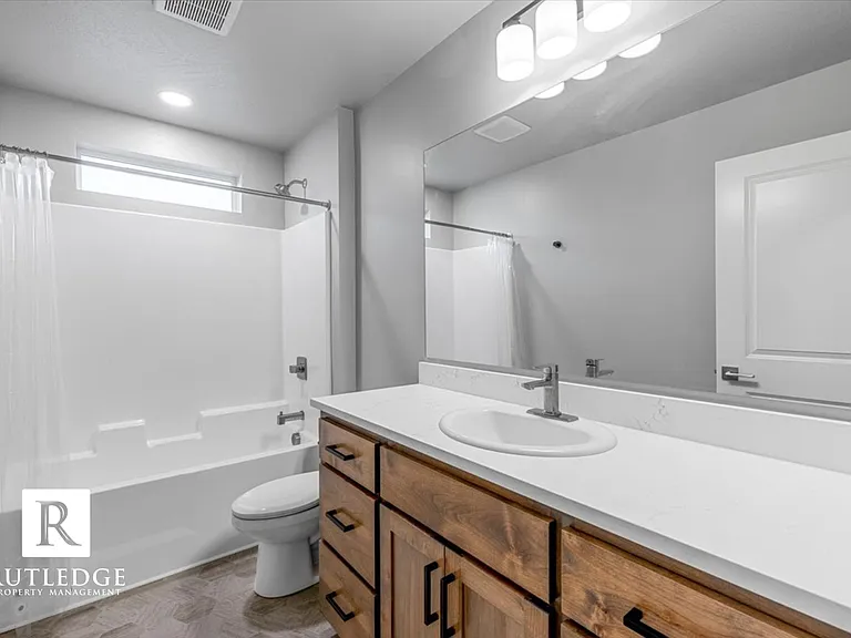 218 Academy Pl #2 — Photo 17