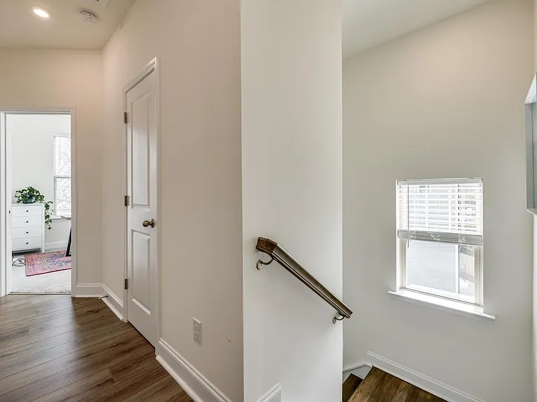 400 Simeon Dr — Photo 17