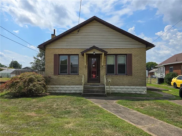 702 37th St, Vienna, WV 26105