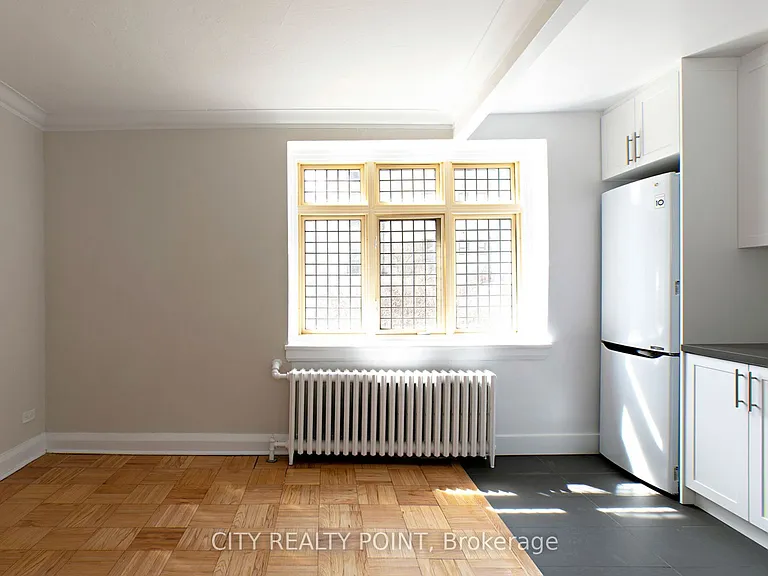 396 Avenue Rd #218 — Photo 2