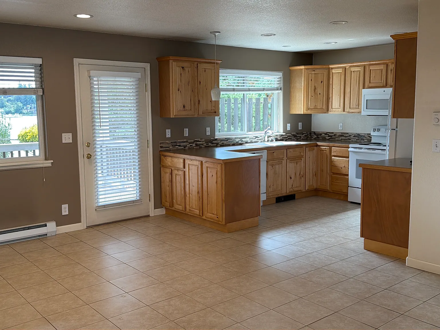 2 bed, 1000 sqft, $1,950 — Photo 1