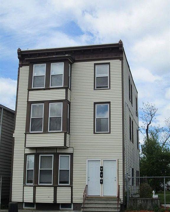1st image of 2511 6th Ave #2