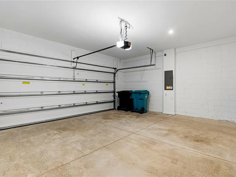 9844 Walkway Dr — Photo 6