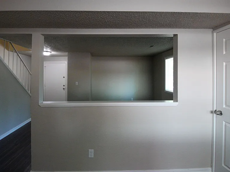 1543-1611 Salishan St SE — Photo 6