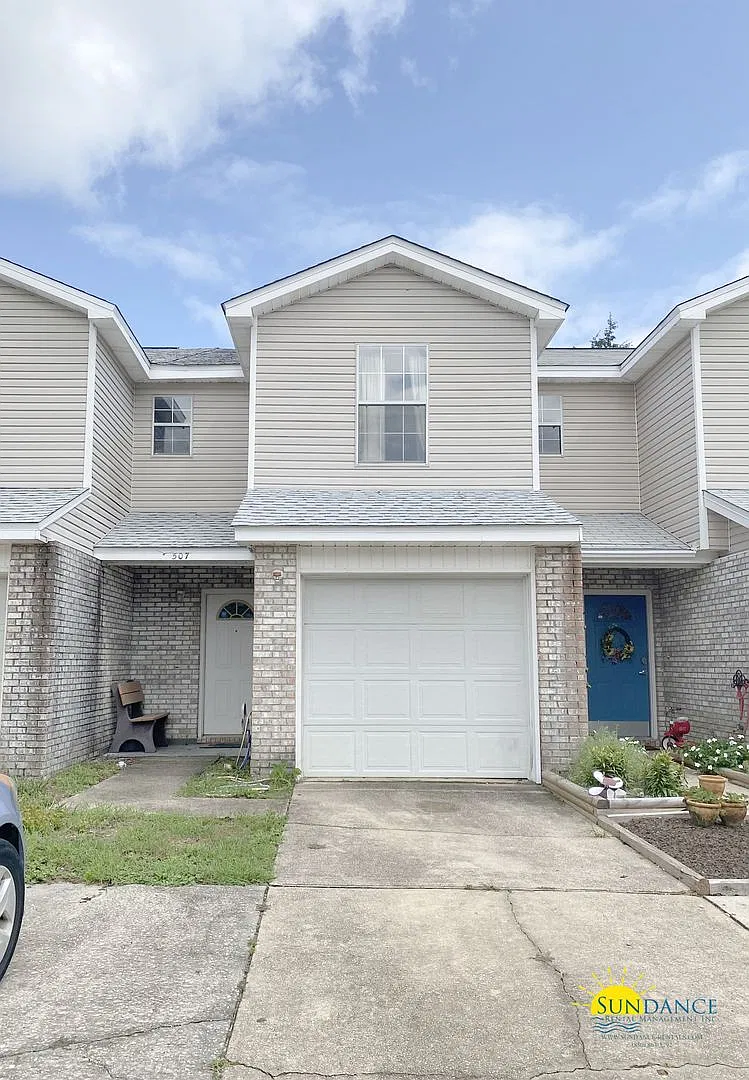 Great 2 Bedroom Townhouse in Mary Esther! — Photo 1