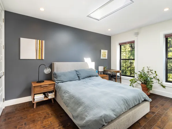 549 Monroe Street image 5 of 12