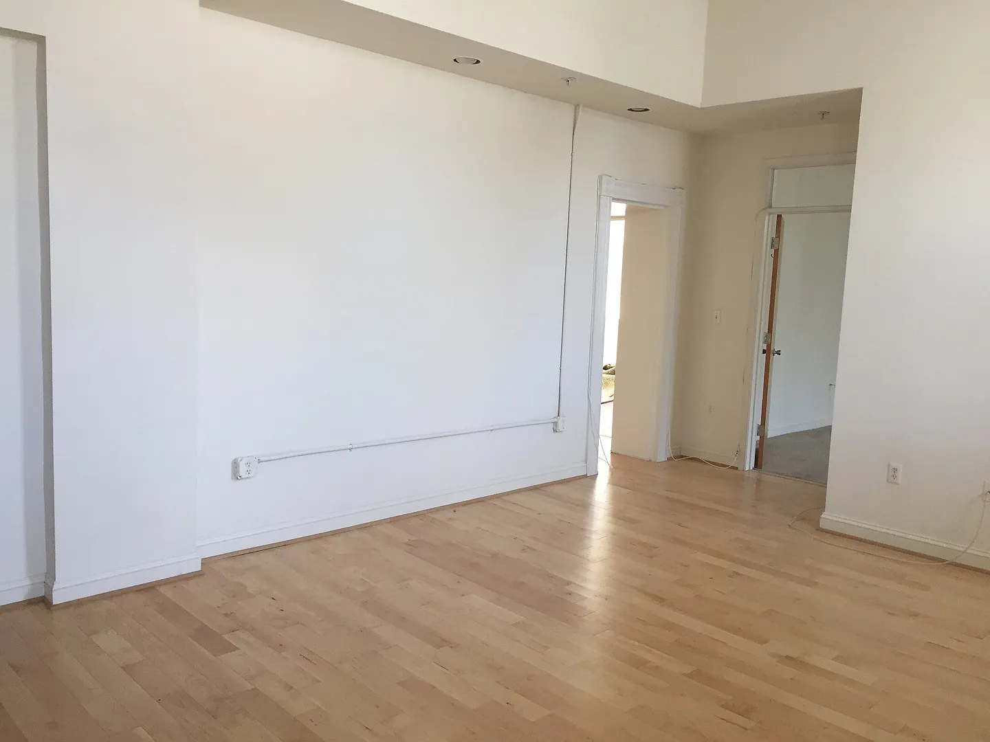 325 W Broad St — Photo 3