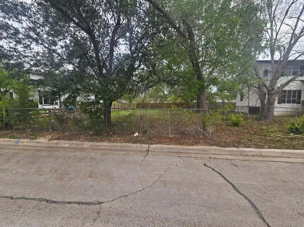 514 San Saba St, Lockhart, TX 78644