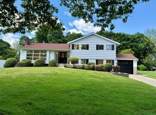 11 Tollgate Dr, East Northport, NY 11731