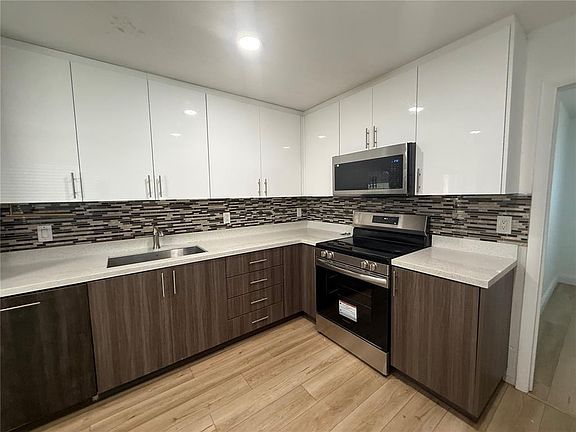 5th image of 730 E Melrose Cir #1040