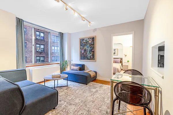 Sold by R New York | media 1