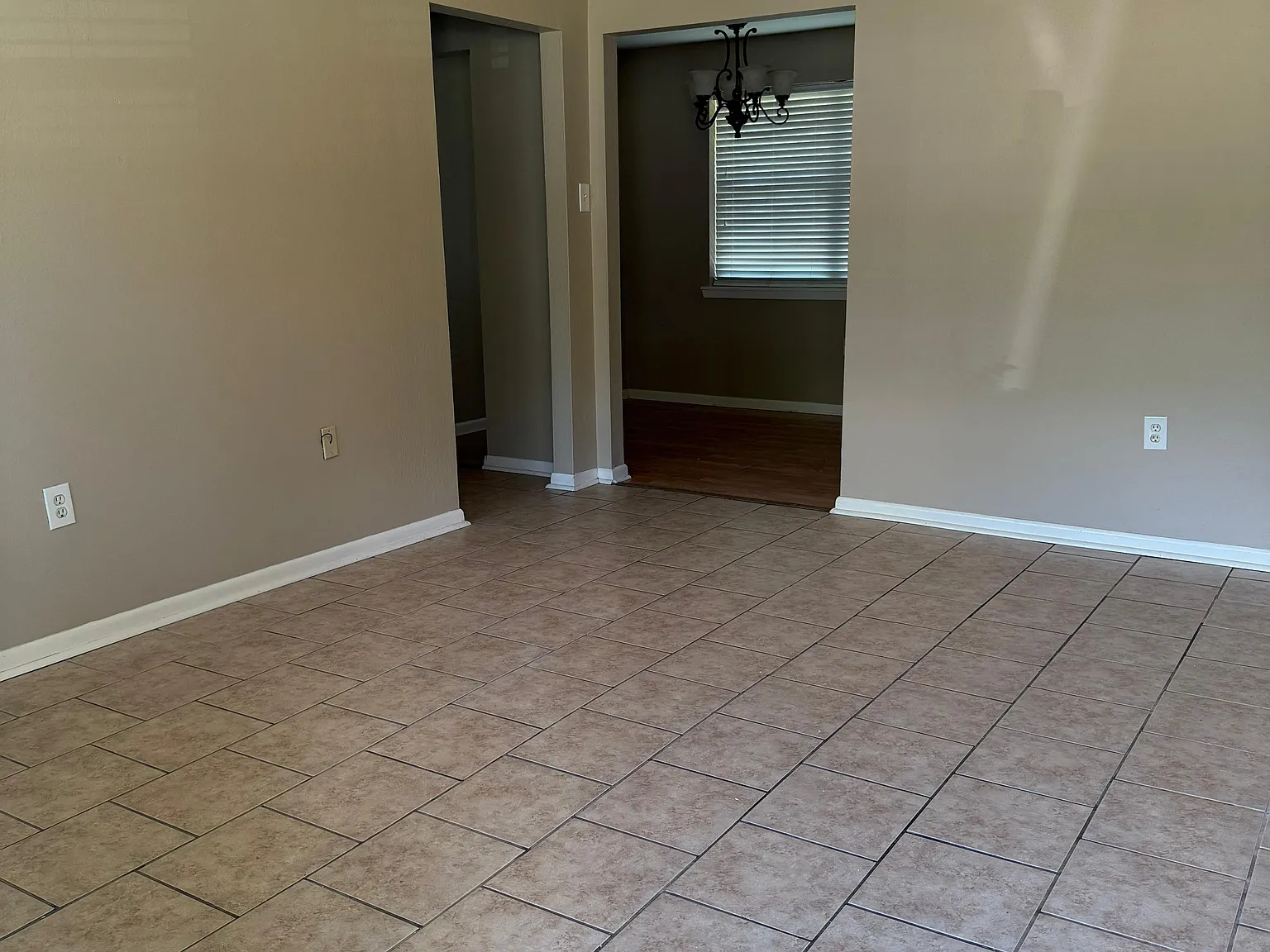 3 bed, 1.5 bath, 1358 sqft, $1,600 — Photo 2