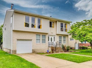 10 Bedford Ave, Garden City Park, NY 11040