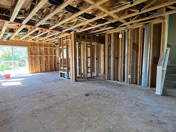 3rd image of 2678 Fernwood Ave