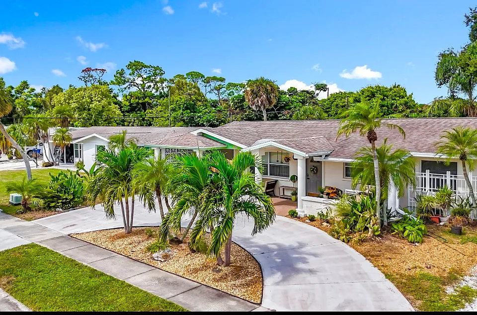 6414 Colonial Dr
