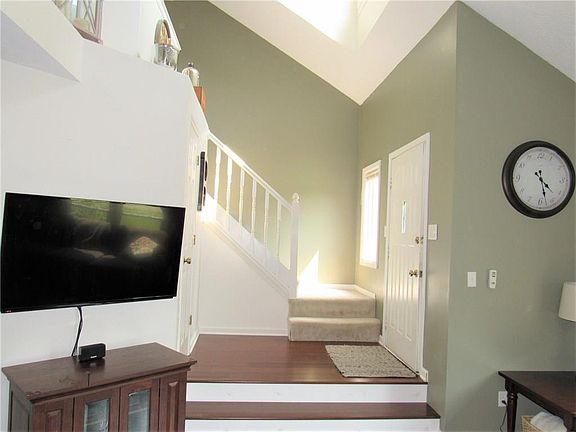 3rd image of 8926 White Fir Dr
