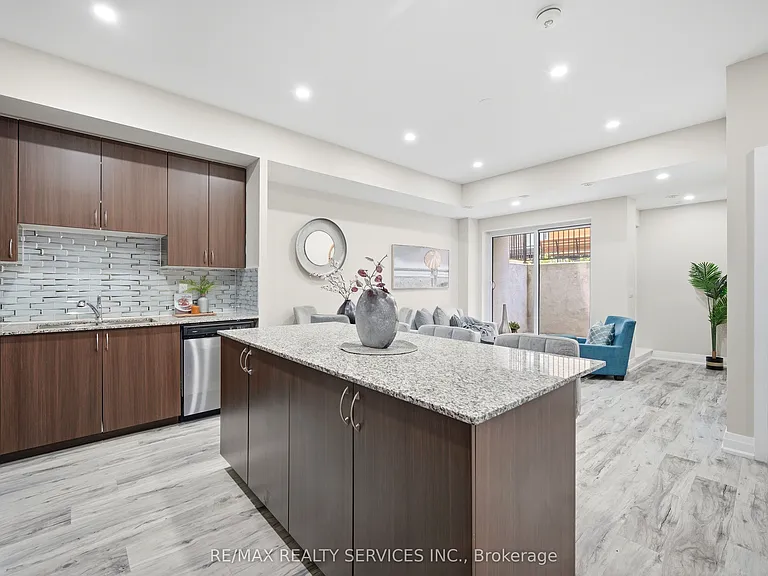 26 Coles Ave #302 — Photo 18