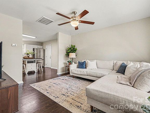 4th image of 2540 Elmin St