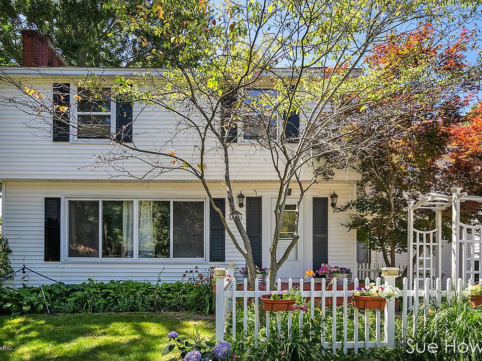 1st image of 3245 Essex St NE