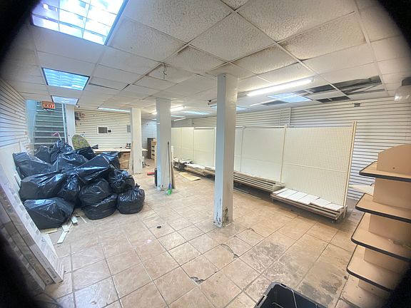 4th image of 71-02 37th Ave #Basement