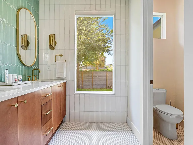 1326 W Fig St — Photo 26