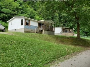 141 Mile Branch Rd, Cedar Grove, WV 25039