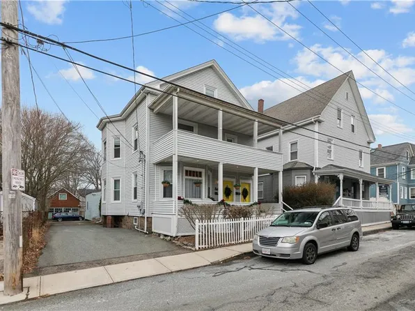 92 Warner St, Newport, RI 02840