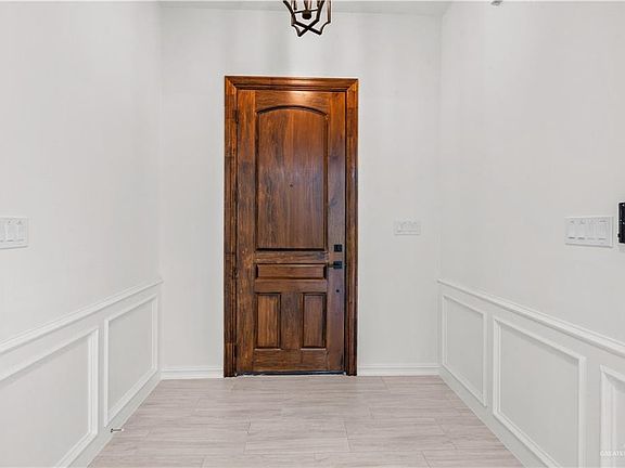 2nd image of 1904 Baylor Ave