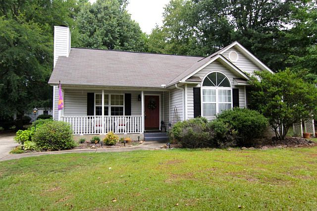 1st image of 102 Corrie Ct