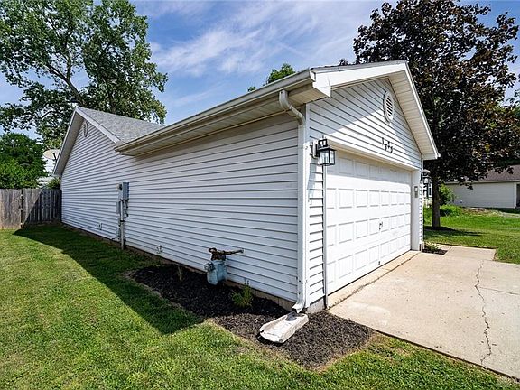 4th image of 1325 Rose Bower Ave