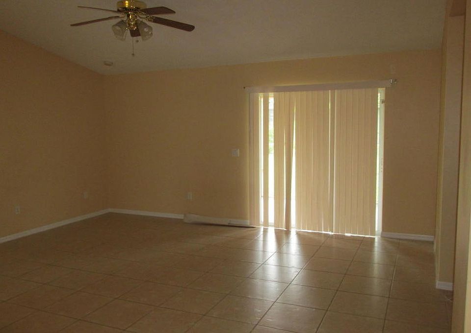 1st image of 429 SE Fairchild Ave