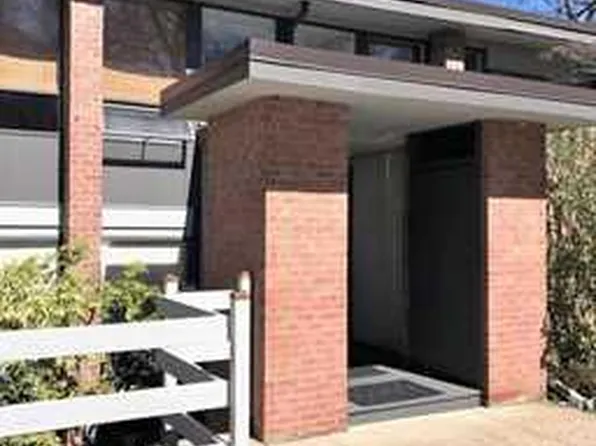 160 Fairfield Woods Rd APT 34, Fairfield, CT 06825