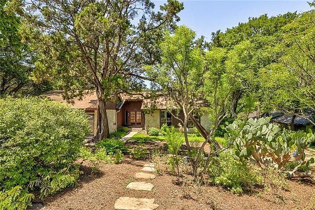 1st image of 2319 Farnswood Cir