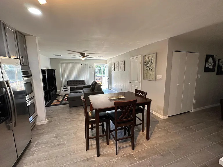 616 W 17th Pl — Photo 4