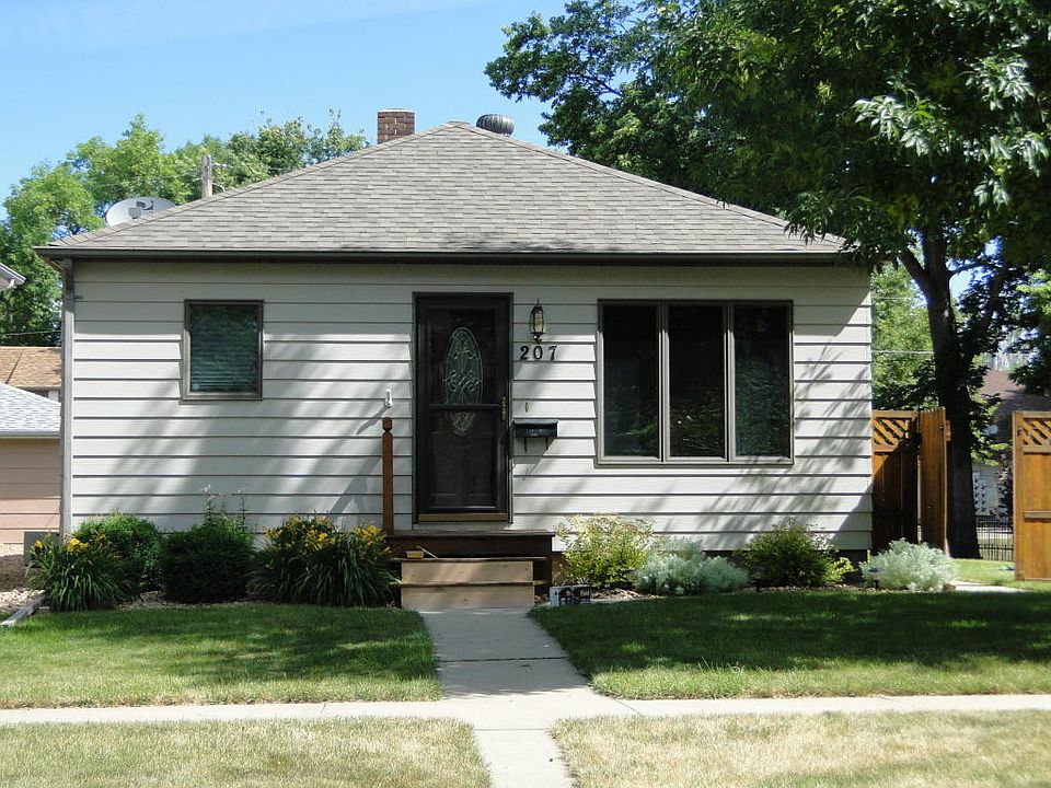 1st image of 207 5th Ave NE