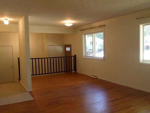 3rd image of 850 Valerie Ct