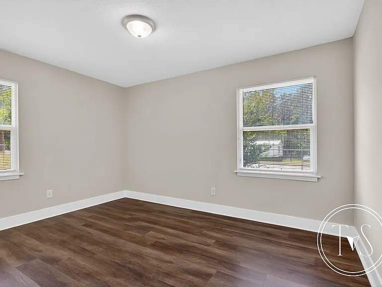 109 Elm St — Photo 18