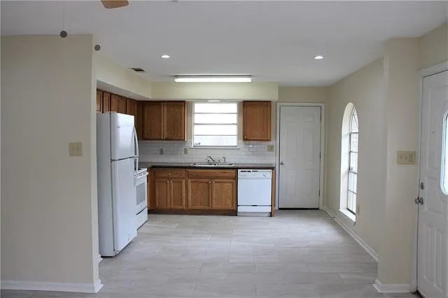 3709 Bunkerhill Dr — Photo 15