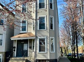 3700 W McLean Ave, Chicago, IL
