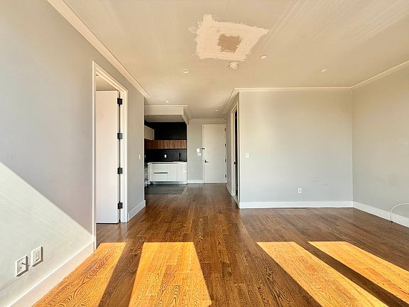 4th image of 62 E 21st St #Penthouse 7b
