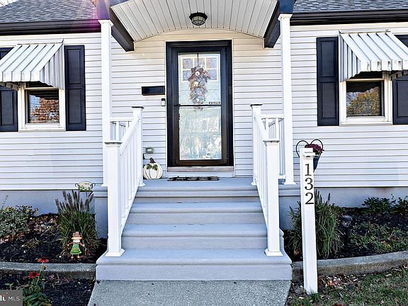 4th image of 132 Oak Ave