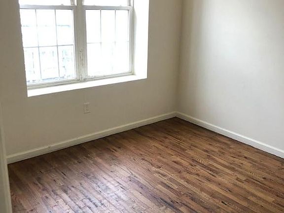 3rd image of 981 18th Ave #203