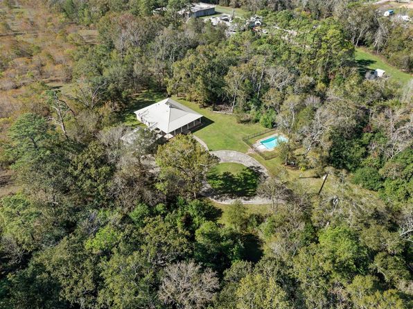 318 4th St, Crosby, TX 77532